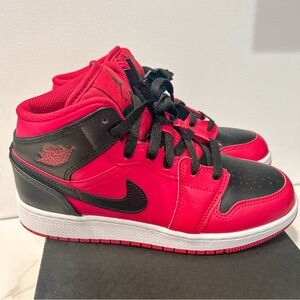 NIB Nike Air Jordan 1 Mid (GS) Reverse Bred 5.5Y W7 Black Red White 554725 660
